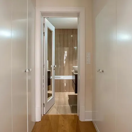Apartment Plum Guide - Rocky Mountain Lisbon